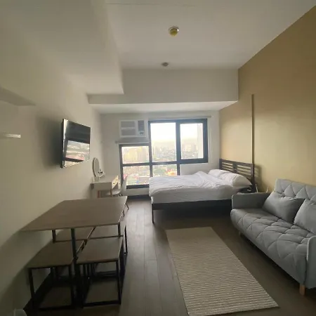 Cozy Fully Furnished Qc Studio With Skyline View