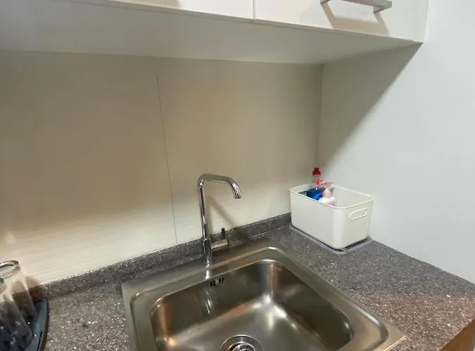 Cozy Fully Furnished Qc With Skyline View Manila